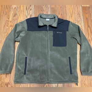 Columbia soft fuzzy polyester sage colored with grey nylon upper.  Size XXL